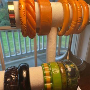 Calling all Bakelite Collectors! Lot of 12 VINTAGE BAKELITE Bracelets